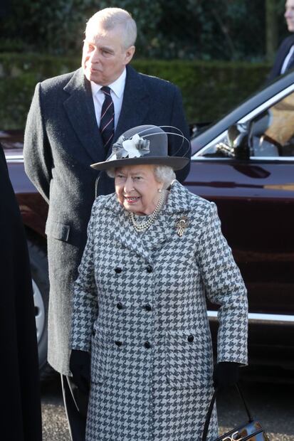 Tras la salida del príncipe Harry y Meghan Markle de la realeza, la reina Isabel ll apoya al príncipe Andrés