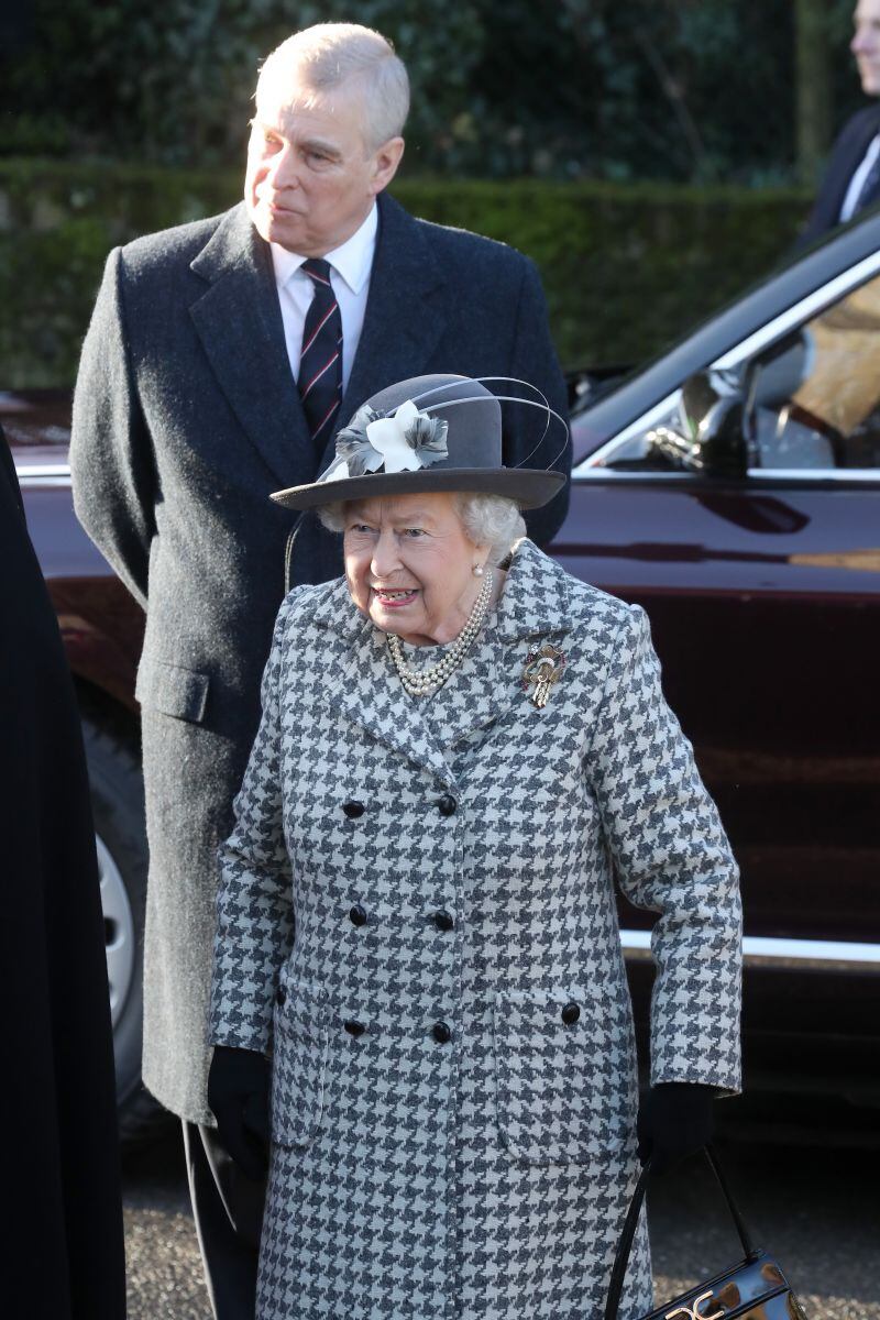 Tras la salida del príncipe Harry y Meghan Markle de la realeza, la reina Isabel ll apoya al príncipe Andrés
