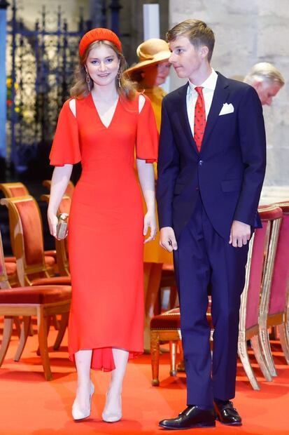 Elisabeth de Bélgica luce guapa en un vestido rojo de Victoria Beckham