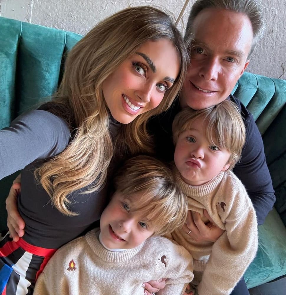 Manuel Velasco y Anahí con sus hijos Manu y Emi / Instagram