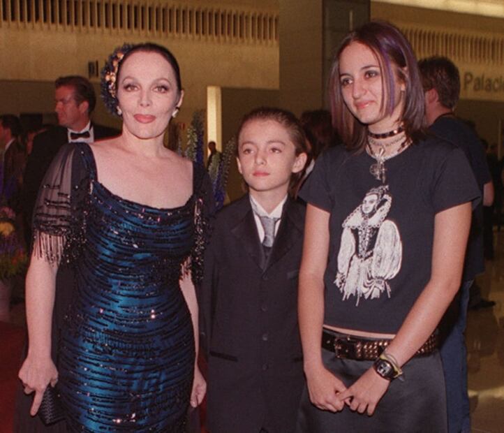 Sasha Montenegro con sus hijos, Nabila y Alejandro López Portillo / Archivo El Universal