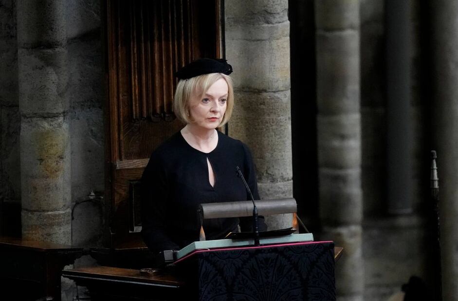 Liz Truss, primera ministra del Reino Unido, lee fragmento bíblico en el funeral de Isabel II