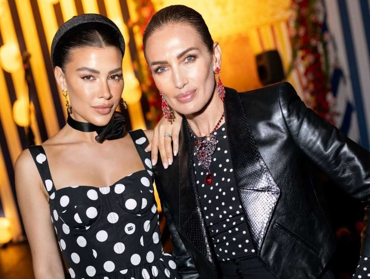 Michelle Salas y Nieves Álvarez en la Feria de Sevilla 2025 / Foto: Instagram