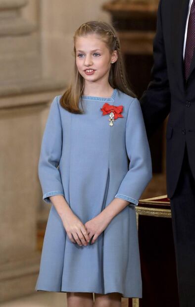 La princesa Leonor recibe el toisón de oro de manos del rey Felipe VI