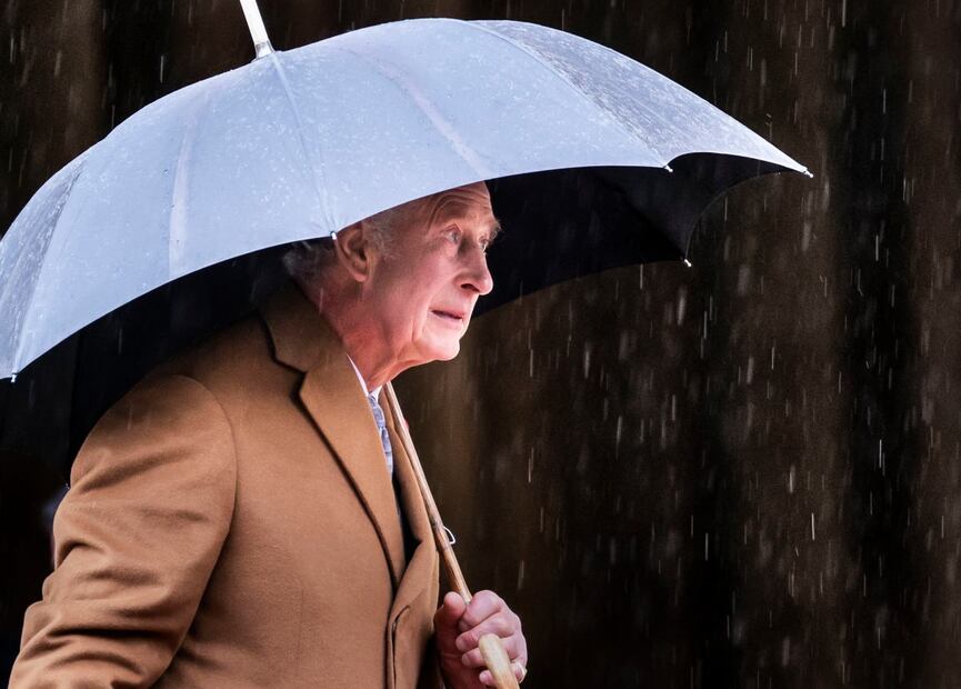 Esto fue lo que exclamó el rey Carlos III tras recibir huevazos en su contra