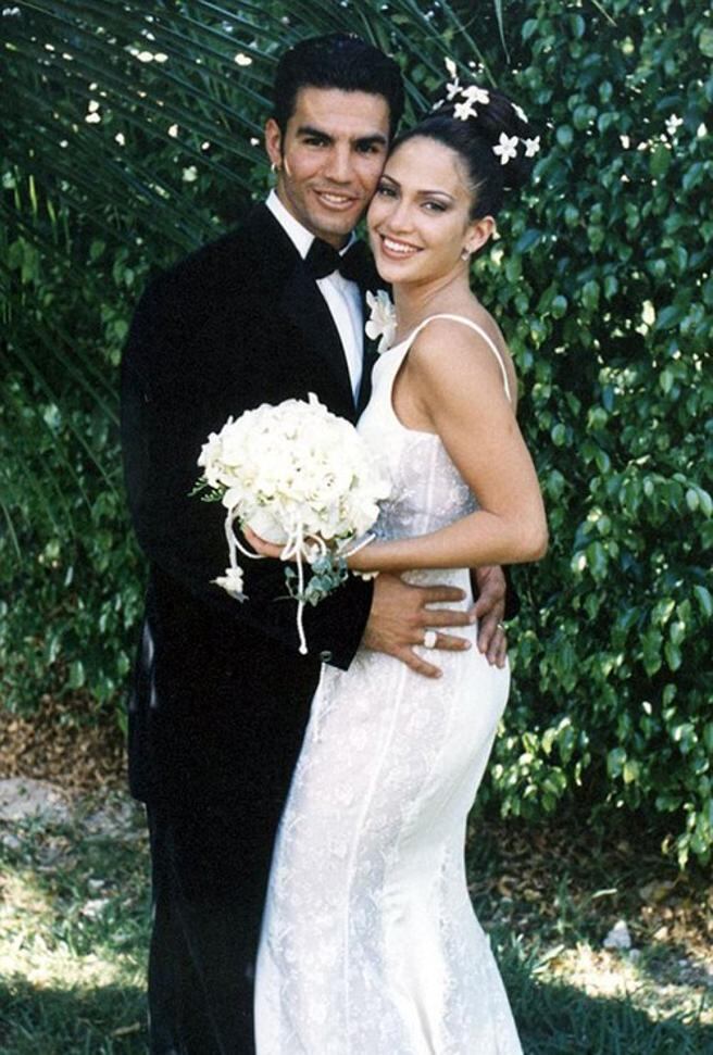 Así han sido los vestidos de novia que Jennifer Lopez ha llevado al altar