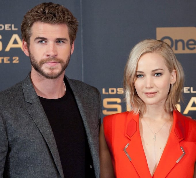 Jennifer Lawrence y Liam Hemsworth se conocieron en la película "Los juegos del hambre" / AP