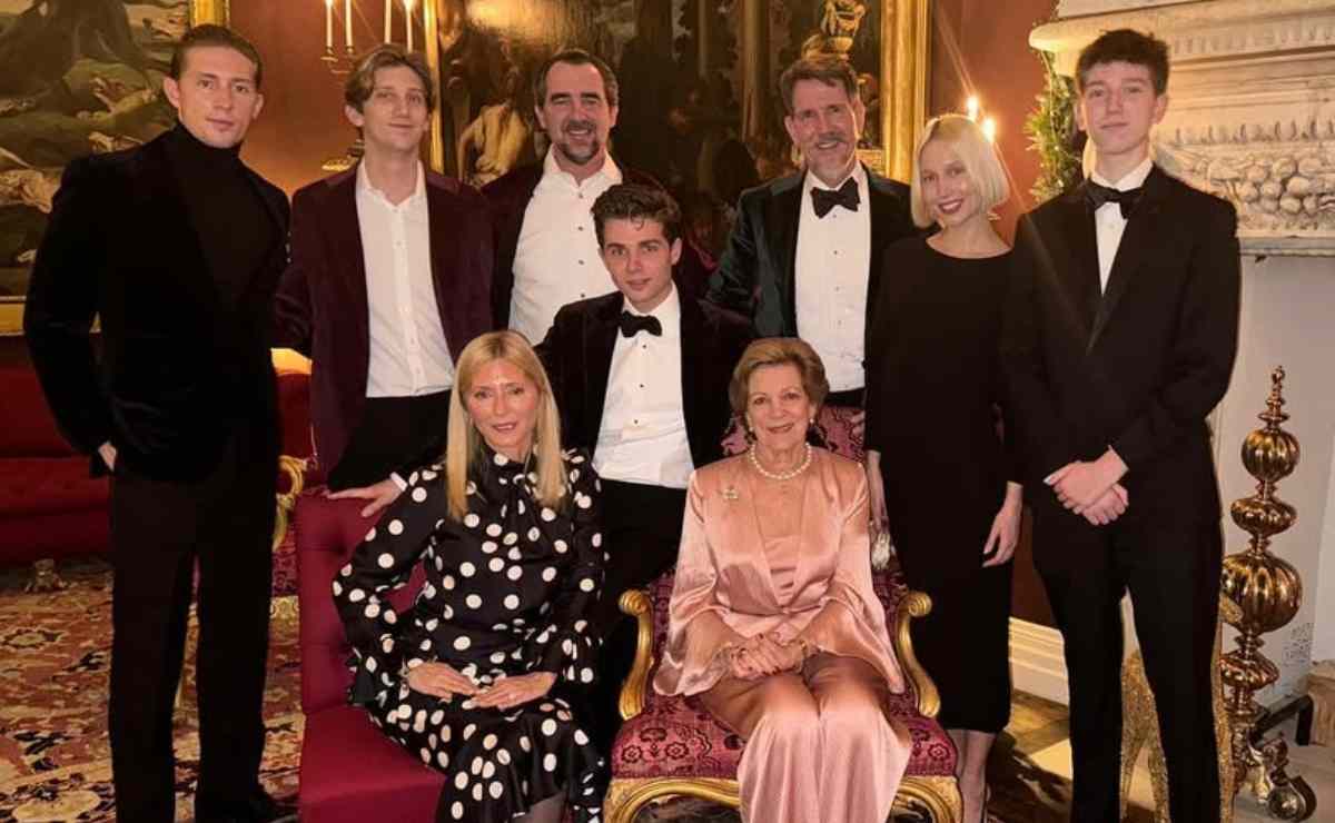 Familia real griega celebra la recuperación de la ciudadanía de su país
