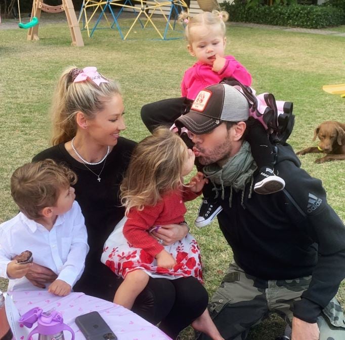 Enrique Iglesias y Anna Kournikova junto a sus hijos / Foto: Especial @annakournikova