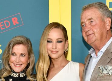 La mamá de Jennifer Lawrence, el centro de atención por su belleza