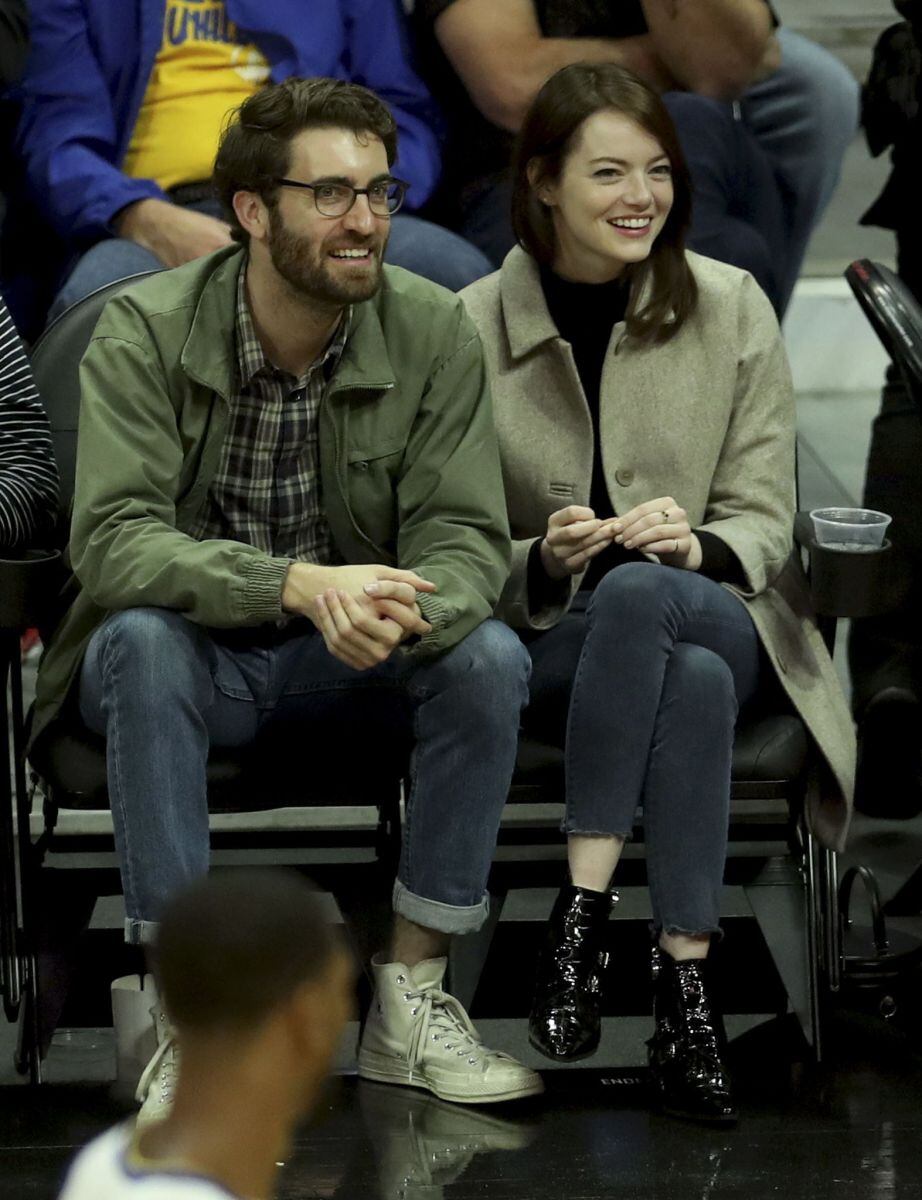 Emma Stone y Dave McCary anuncian su compomiso con un espectacular anillo de compromiso