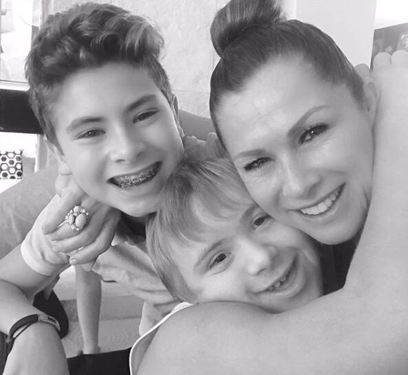 Leticia Calderón confiesa que aún convive con la familia de Juan Collado 