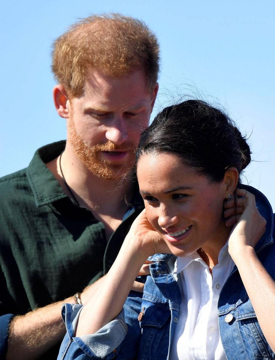 ¡Beso, beso! Harry y Meghan Markle más enamorados que nunca en su viaje a África