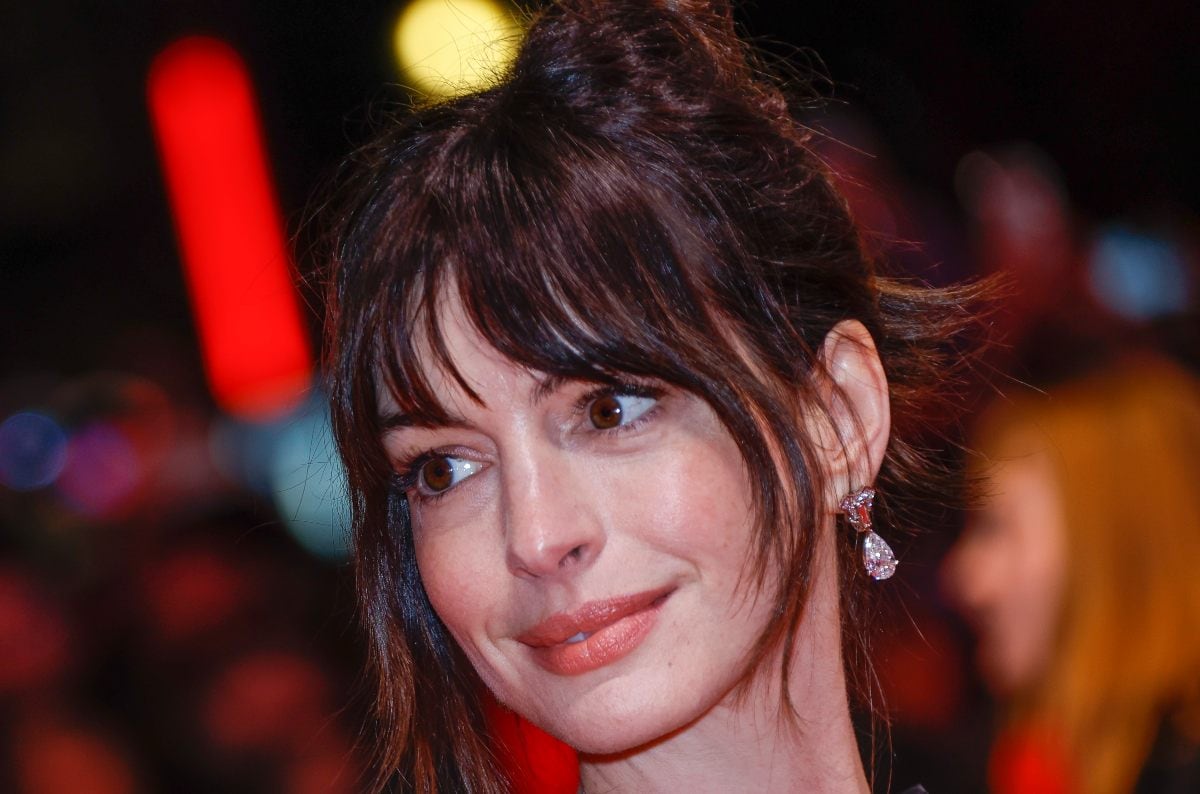 El arrebatador vestido transparente de Anne Hathaway en el Festival de Berlín