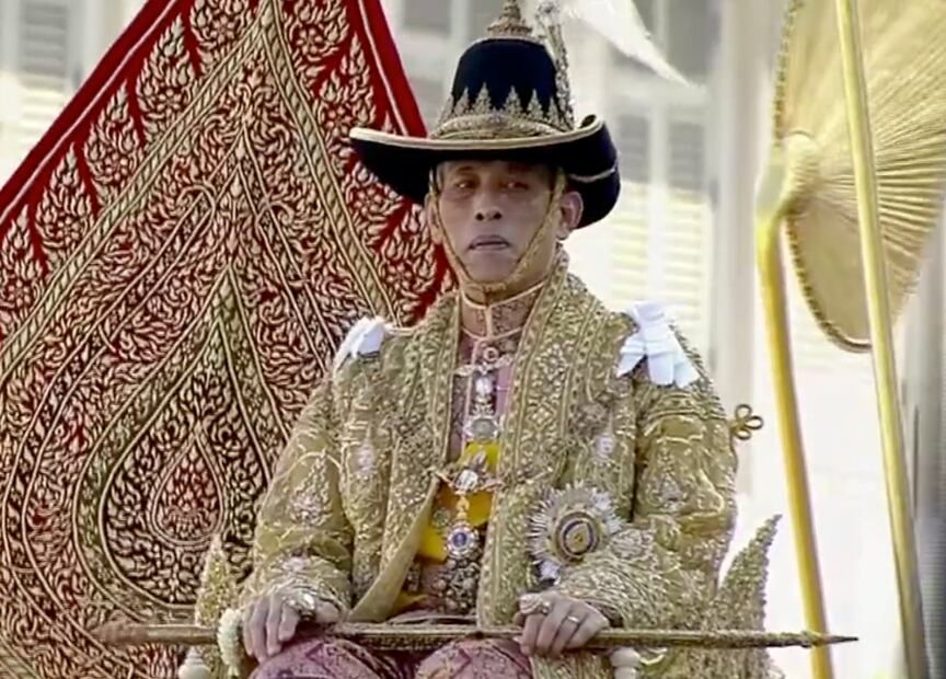 Repudian al rey de Tailandia por sus escándalos en hotel alemán