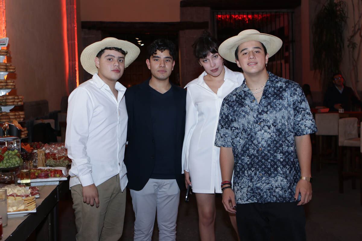 Emiliano Ramírez, Imanol Álvarez, Cosette Zaldívar y Sebastián Simg. (Foto: Quadra Producciones para VIP)