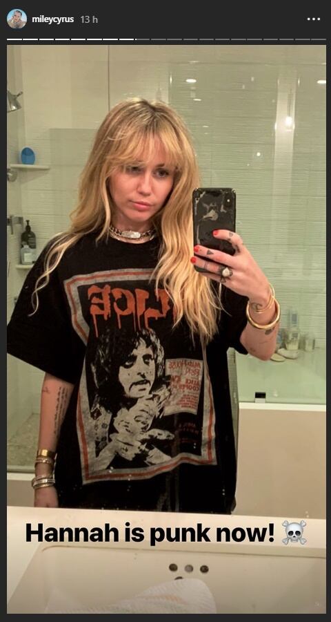Miley Cyrus, como Hannah Montana, brinda con Bon Jovi con el mejor vino rosado del mundo
