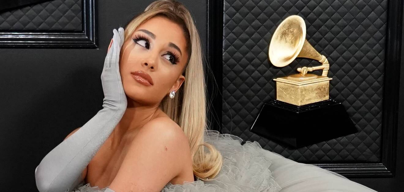 Los 2 looks de Ariana Grande que se robaron la noche de los Grammy