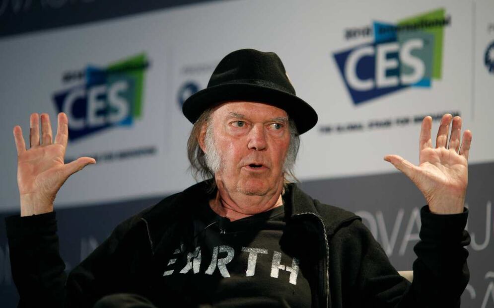 Deseo cumplido: Spotify retira música de Neil Young tras amenazas del músico