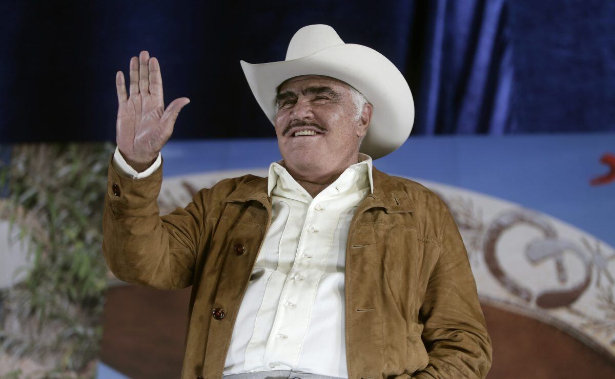 Vicente Fernández es operado de emergencia tras sufrir accidente