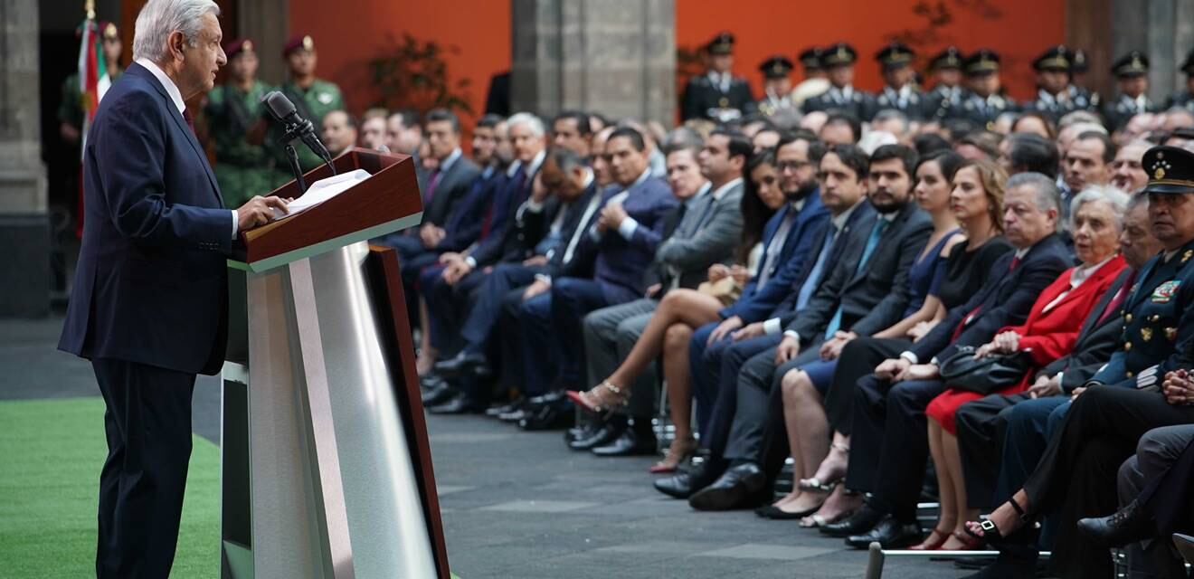 María Asunción Aramburuzabala y otras personalidades en el Primer Informe de Gobierno