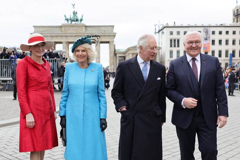 Intentan investir al rey Carlos III con una corona de Burger King, en Alemania