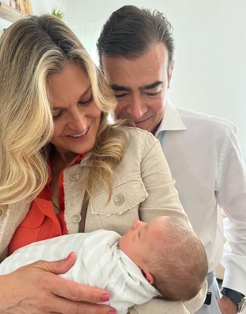 Antonio Mauri con su esposa Carla Alemán Magnani y su nieta / Foto: Especial