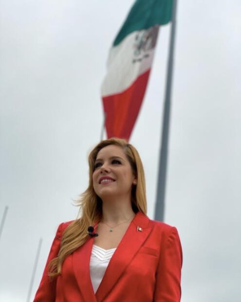Instagram: @claravillarreal