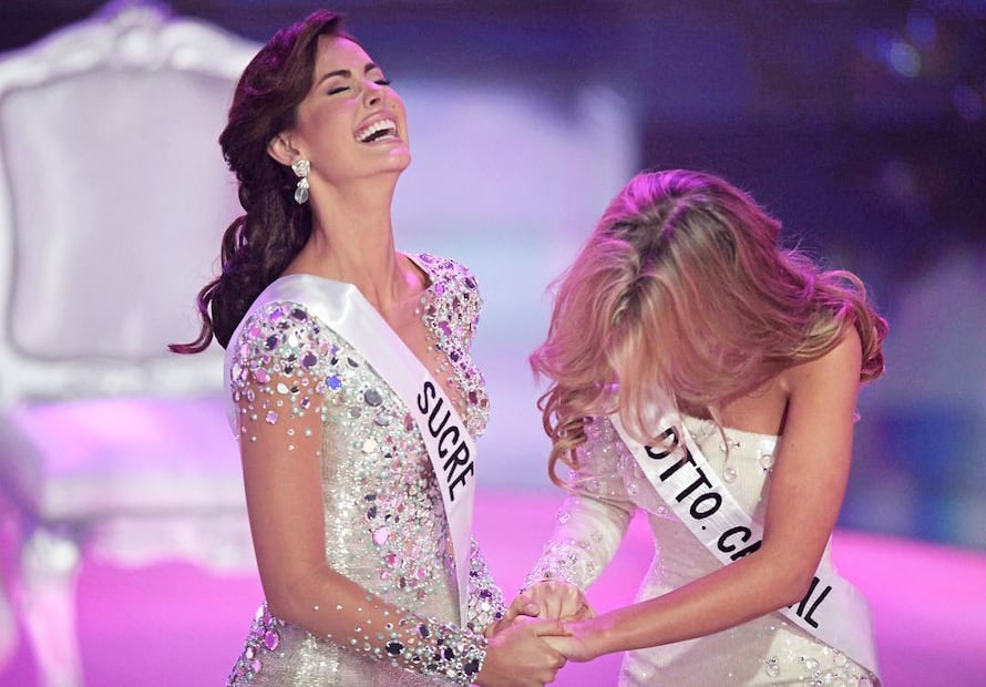 Las 10 cosas que sabemos de la ex Miss Venezuela que acompañó al hijo de AMLO 