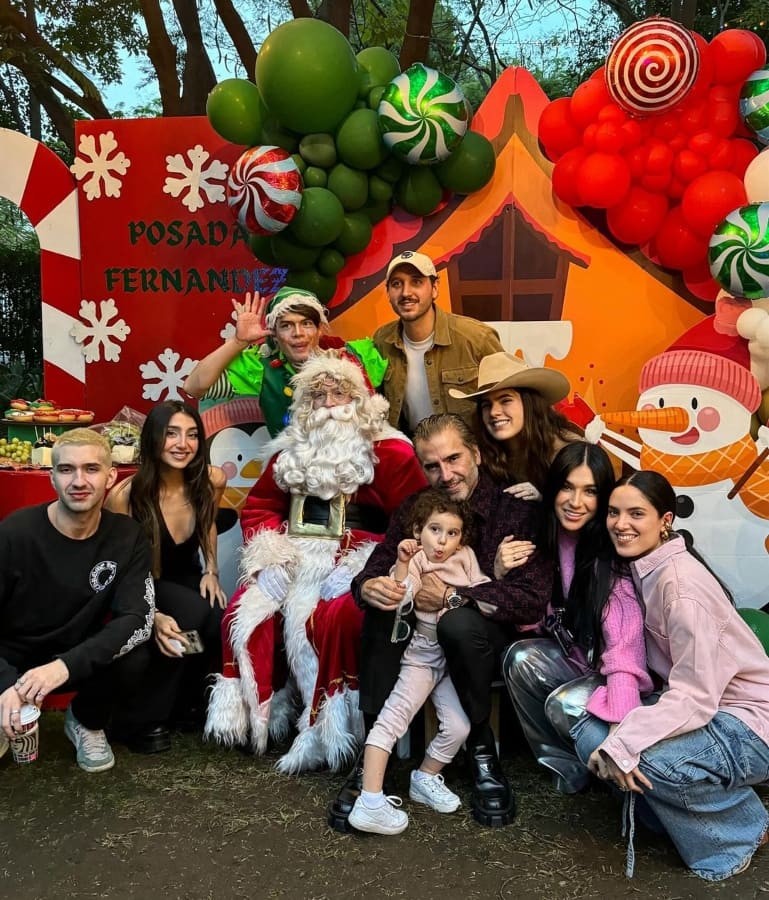 Alejandro Fernández y su familia celebran una posada / Instagram: @alexoficial