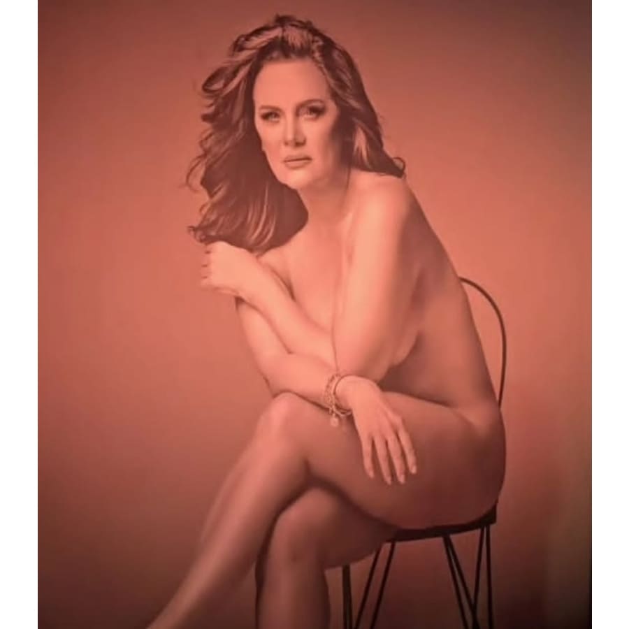Erika Buenfil en la exposición de Uriel Santana / Foto: Instagram