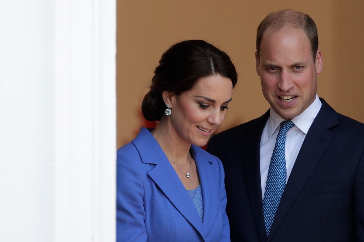 Motocicleta del príncipe William y Kate Middleton atropelló de gravedad a una mujer de 80 años