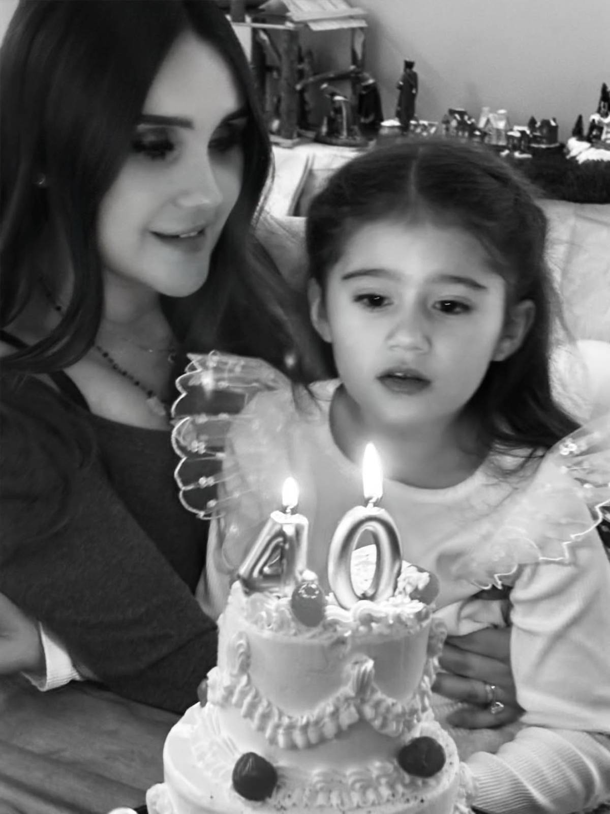 Dulce María celebró su cumpleaños 40 junto a su esposo y su hija / Foto: Instagram @dulcemaria