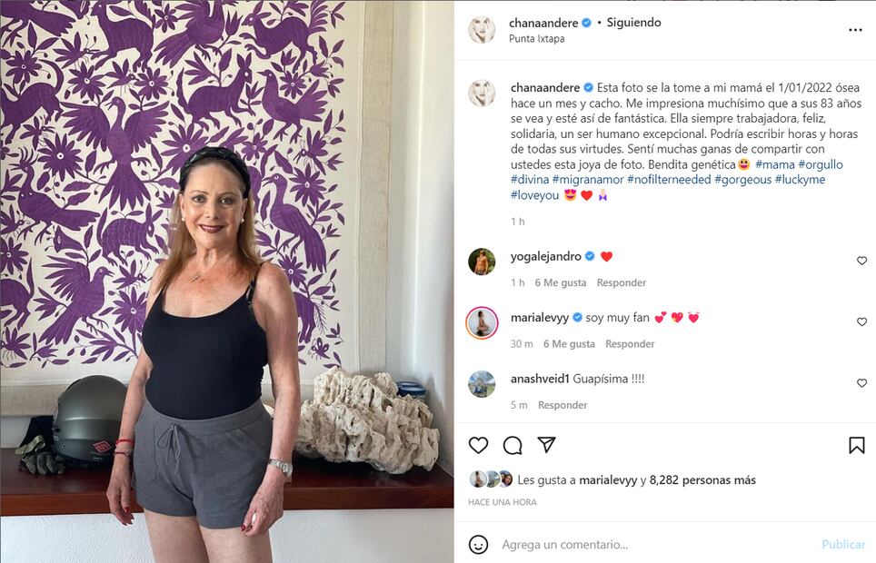 Jacqueline Andere sorprende en short de playa y top tank 
