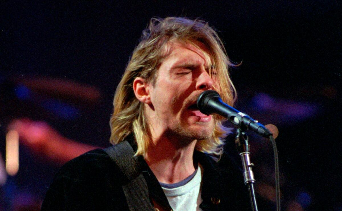 Venden guitarra de Kurt Cobain usada en 'MTV Unplugged' en millones de dólares  