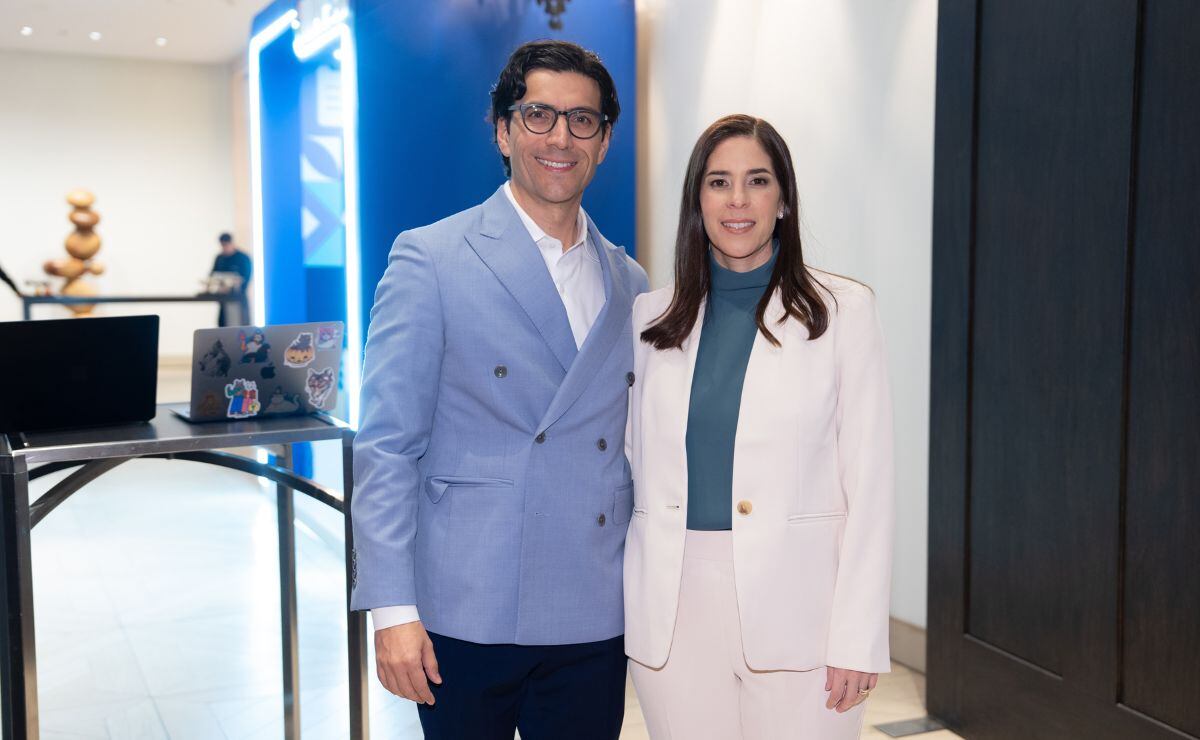 El Dr. Mau y Mayte Moncada reúnen a invitados especiales previo a ‘Médicos Al Frente 2026’