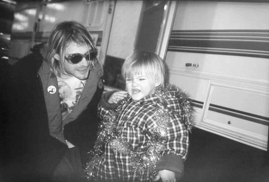 Frances Bean Cobain, hija de Kurt Cobain, canta tema que podría ser de su padre