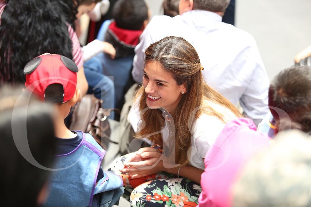 EN PORTADA: Paola Albarrán y sus trillizos Fernando, Pablo y Natalia Landeros