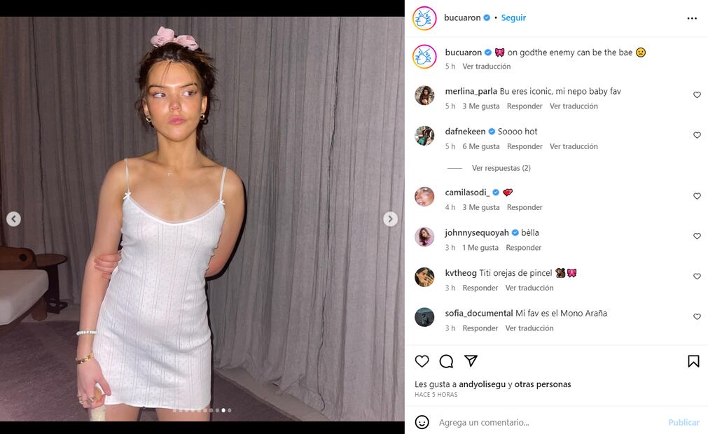 El look más relajado y cautivador de Bu Cuarón con vestido tipo camisola 