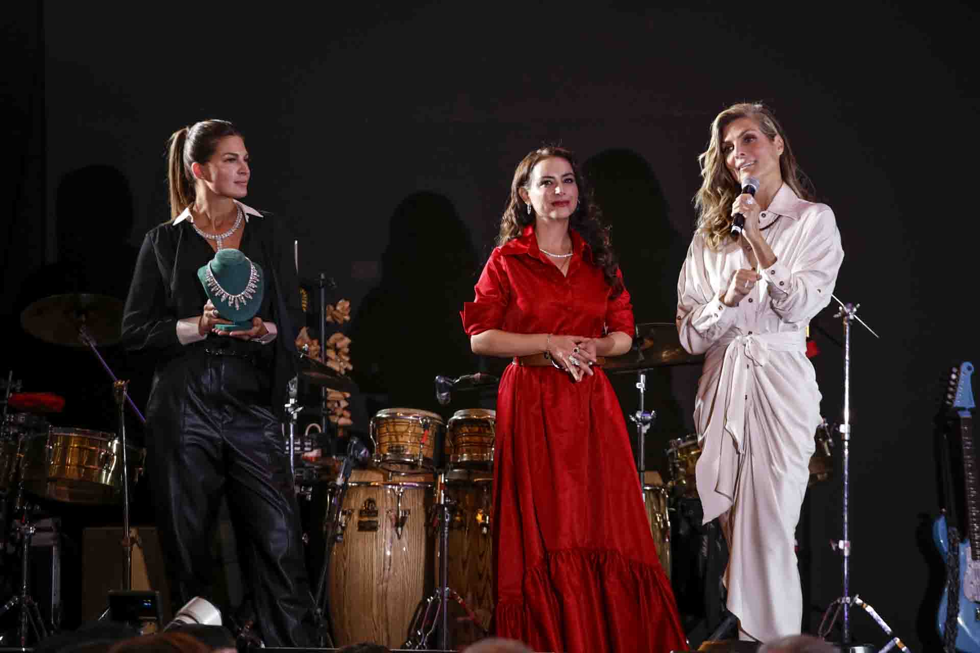 Yaya Kosikova, Claudia Lizaldi y Montserrat Oliver. (Foto: Esteban Torreblanca)