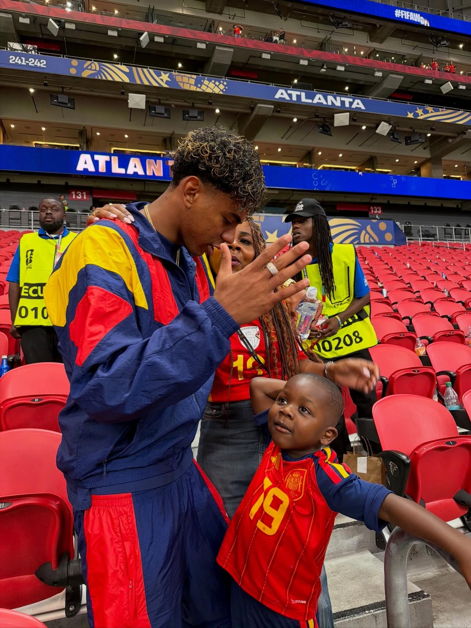 Lamine Yamal, Keyne y Sheila Ebana. (Foto: Instagram)
