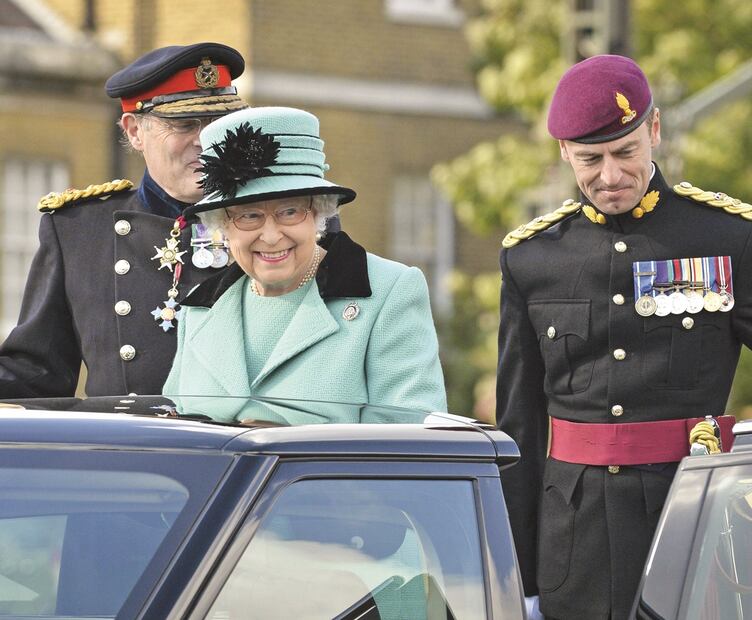 La reina Isabel ll contrató a ex directora de comunicación de Enrique de Sussex y Meghan Markle