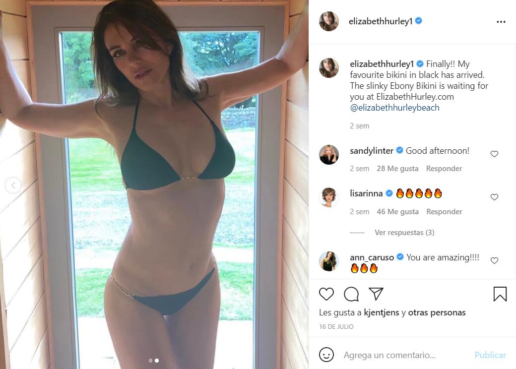 Elizabeth Hurley sale a andar en bicicleta en top y minifalda