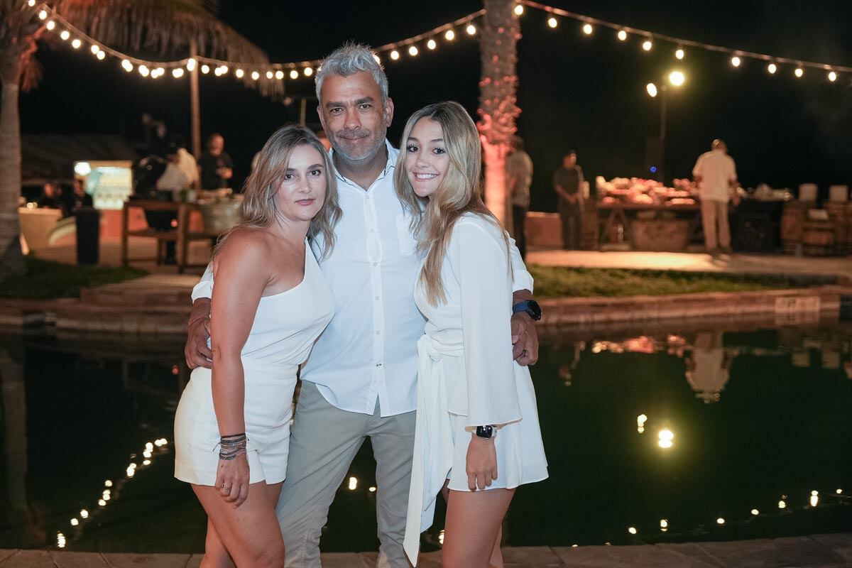 Paula Correa con Jorge y Manuela Chica. (Foto: Arturo Quintero para VIP)