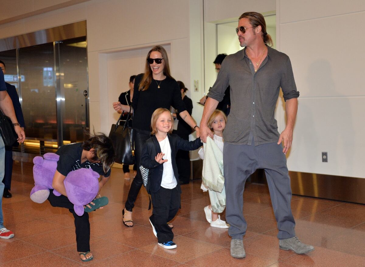 Angelina Jolie retrasa la firma del divorcio: quiere regresar con Brad Pitt