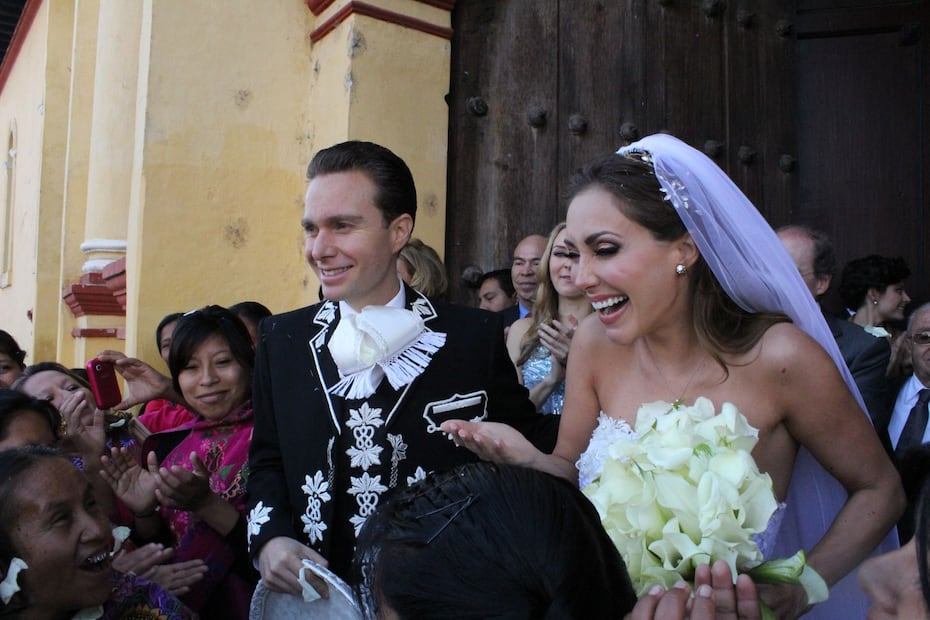Anahí y Manuel Velasco el día de su boda / Foto: Instagram @velascom