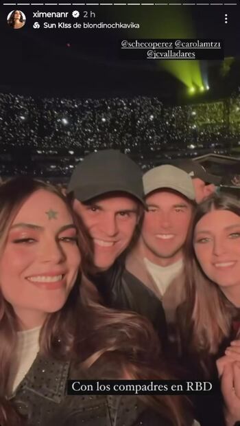 Checo Pérez y su esposa Carola con Ximena Navarrete/Instagram.