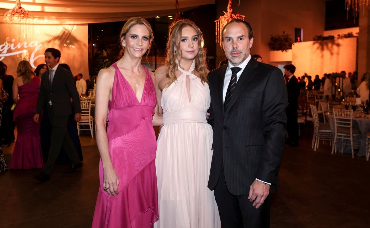 Miren Elizalde, Paloma de la Hoz y Rafael de la Hoz. (Foto: Esteban Torreblanca)