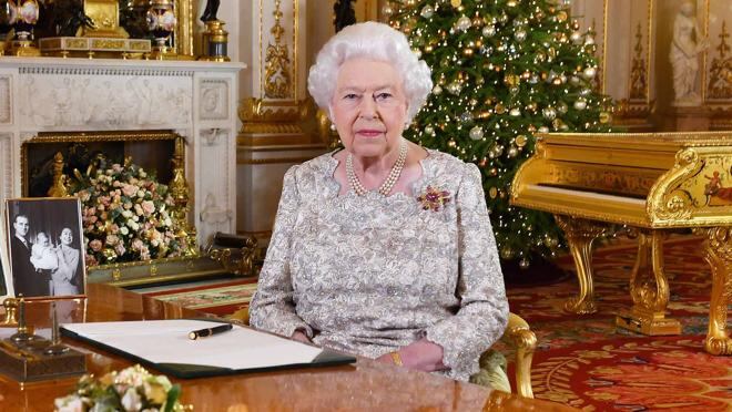 La reina Isabel II busca jefe digital en LinkedIn  