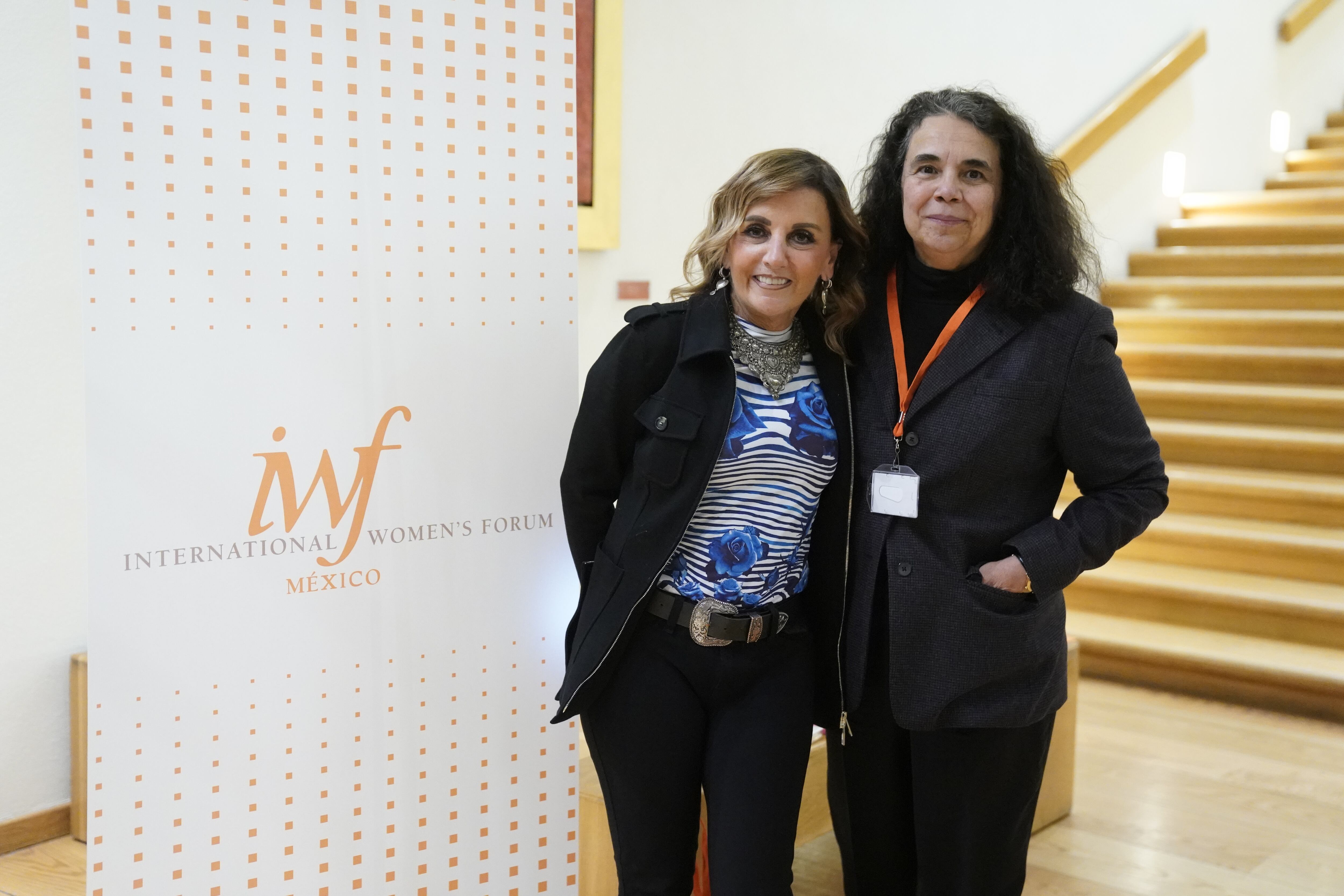 Ana María Olabuenaga y Consuelo Sáizar. (Foto: Leonardo Gómez)
